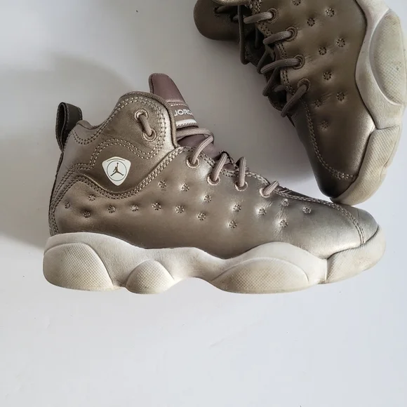 Jordan Jumpman Team II Metallic Gold Midtop Sneakers Youth Size 12 - Picture 3 of 13